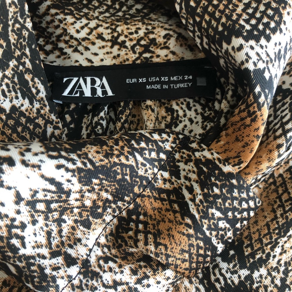🤎💛Brand New Zara Blouse in Snakeskin Patterns🤎 - Picture 15 of 16
